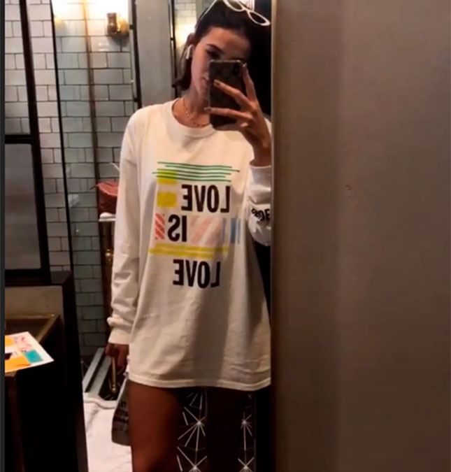 Em Nova York, Bruna Marquezine busca almoço de pijama: <i>Ninguém nem te olha</i>