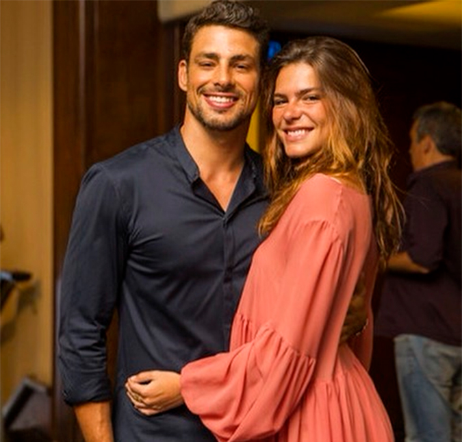 Cauã Reymond volta a seguir ex-namorada e curte foto romântica dela