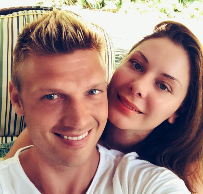 Nick Carter, do <i>Backstreet Boys</i>, revela que esposa sofreu aborto espontâneo
