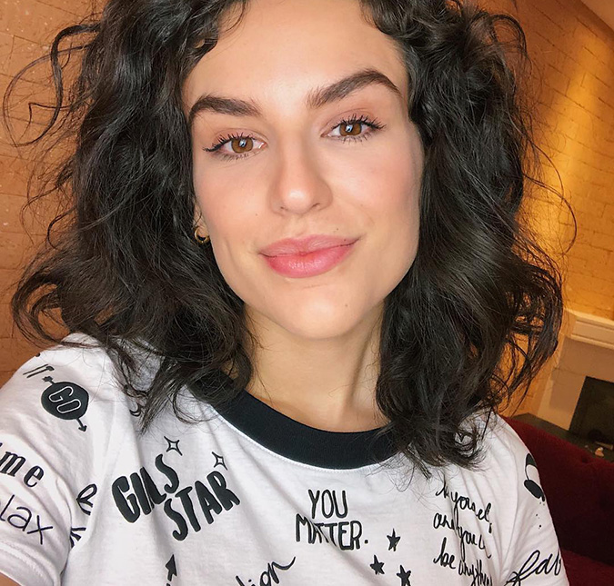 Após dez anos, Kéfera Buchmann se despede de seu canal <i>5inco Minutos</i> no <i>YouTube</i>