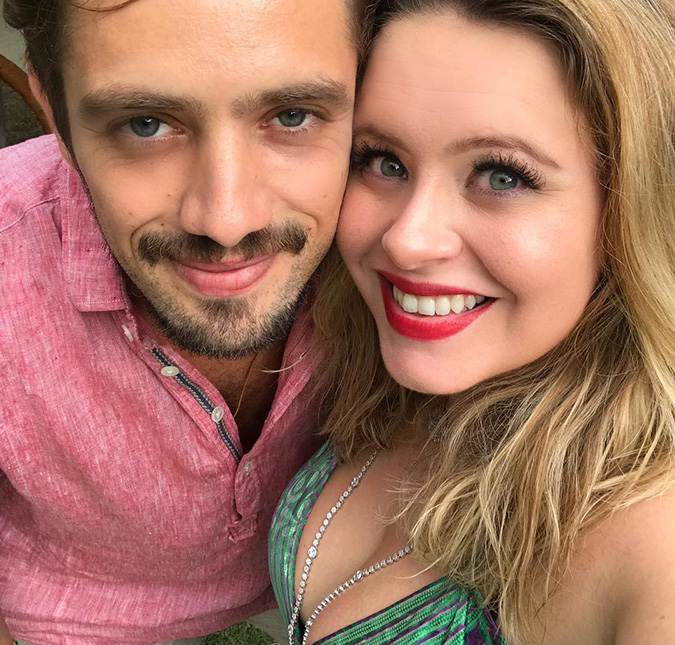 Rafael Cardoso desabafa e fala em sair do Brasil: - <i>Penso no futuro dos meus filhos</i>