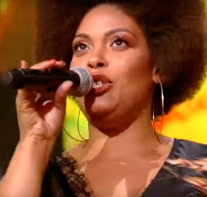 Débora Pinheiro é campeã da primeira temporada do <i>Canta Comigo</i>