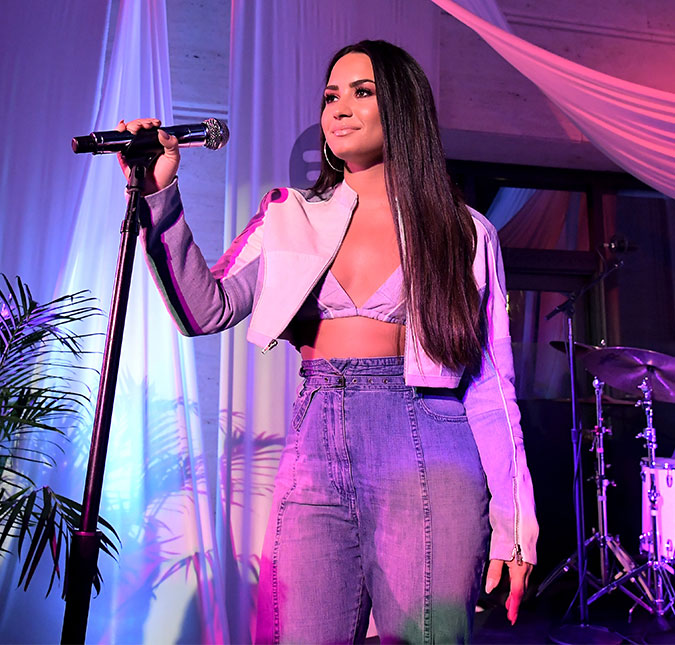 Segundo <i>site</i>, overdose de Demi Lovato teria sido tão grave que a cantora tem sorte por estar viva, entenda!