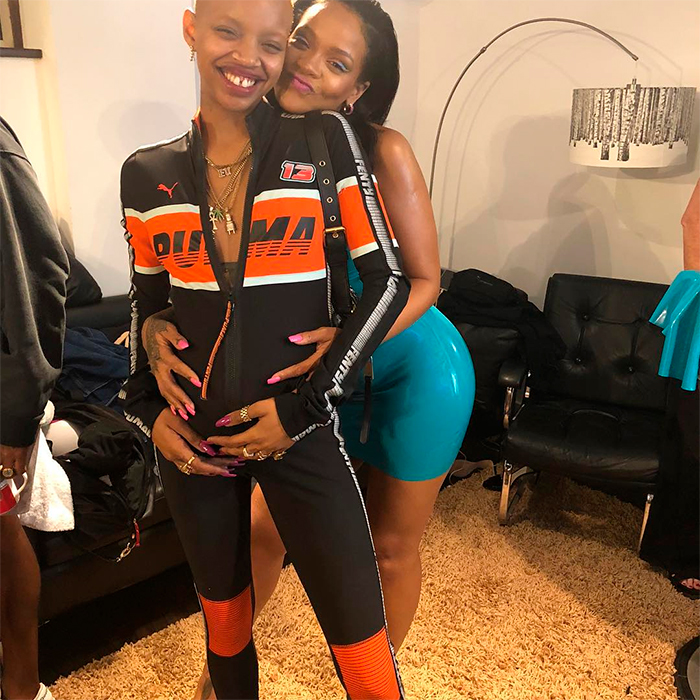 Modelo amiga de Rihanna desfilou para marca da cantora em trabalho de parto!