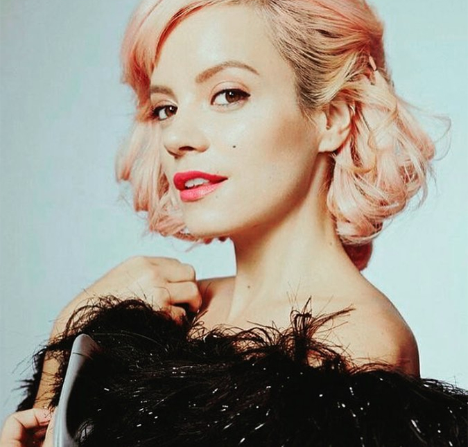 Em desabafo, Lily Allen confessa que já foi assediada por produtor musical