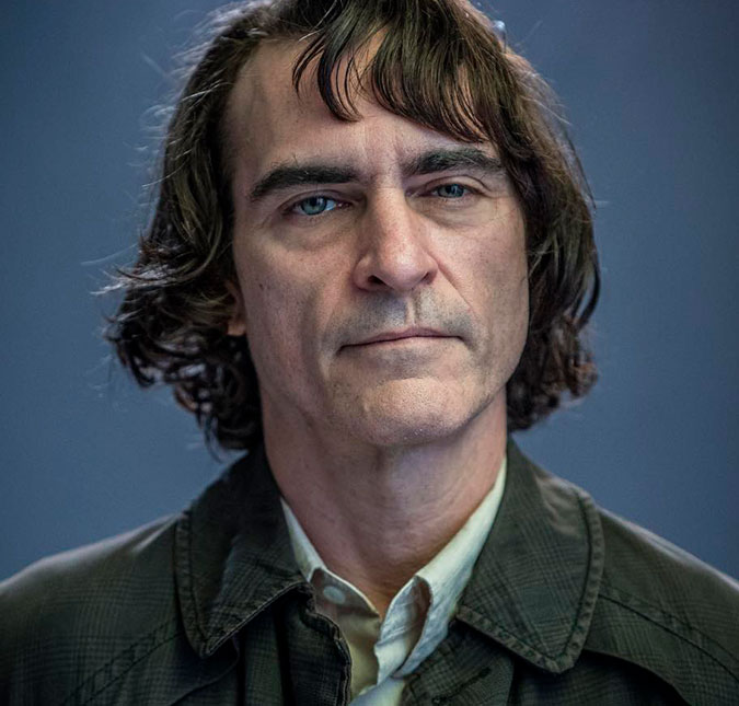 Primeira imagem de Joaquin Phoenix como Coringa em filme sobre o vilão é divulgada, confira!