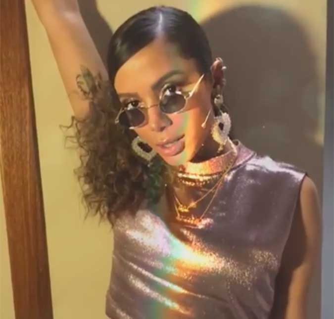Após separação, Anitta fica desconectada da <i>web</i> e faz semana de <i>purificação</i>: <i>Meditando</i>
