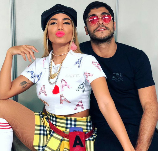 Amigos garantem que Anitta e Thiago Magalhães ainda se gostam e cantora tenta conversa com o ex