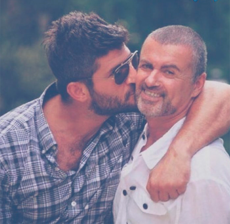 Ex-namorado de George Michael o chama de <i>piada do século</i> em rede social