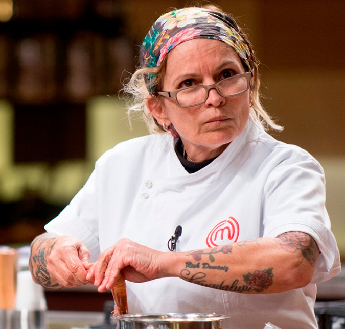 Em prova com diferentes tipos de ovos, Simone é eliminada do <i>MasterChef Profissionais</i>