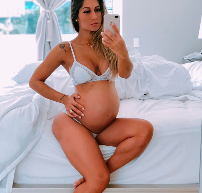 Mayra Cardi fala em dificuldade na hora de dormir no último mês de gestação por causa das <i>bicudas</i> da bebê