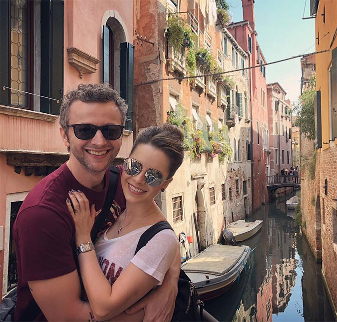 Sandy posta foto ao lado de Lucas Lima na Itália: <i>Melhor jeito de comemorar os 10 anos de casados!</i>