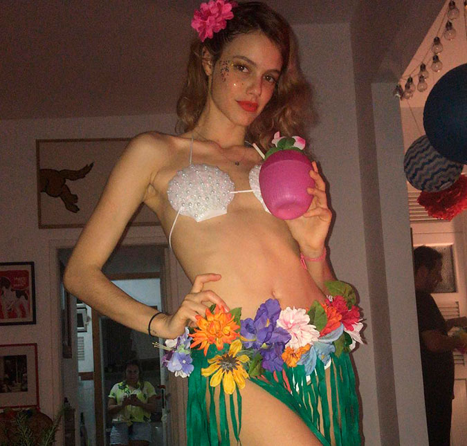 Laura Neiva chama atenção ao postar foto com barriga de fora, confira!