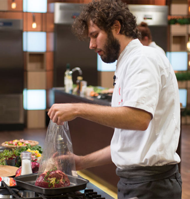 Ao ser eliminado do <i>MasterChef Profissionais</i>, Paulo questiona escolha dos jurados