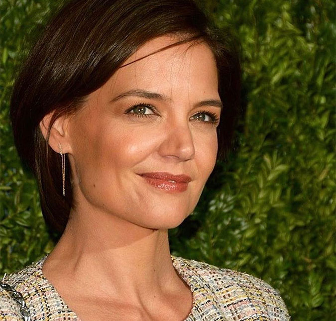 Amiga de Katie Holmes afirma que ela poderia perder a custódia de Suri Cruise por causa da Cientologia