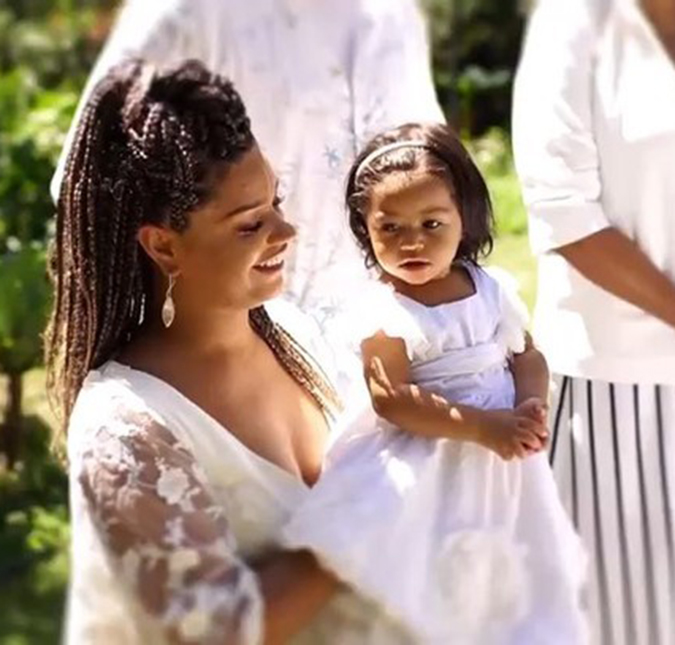 Juliana Alves mostra destalhes de cerimônia ecumênica do batizado de Yolanda; assista!