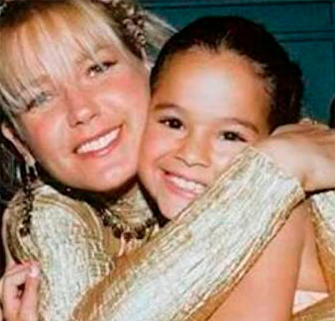 Xuxa teve Bruna Marquezine em um de seus filmes, Xuxa: Abracadabra, quando Bruna tinha oito anos, e a amizade entre as duas chegou até Sasha, que na época tinha três anos de idade e até hoje é uma das melhores amigas da atriz! Mas ela não é a única famosa da atualidade que foi influenciada por Xuxa abertamente, já que o apelido Tatá, de Tatá Werneck, foi dado pela loira à atriz e comediante, chamada Talita. Xuxa teve Bruna Marquezine em um de seus filmes, Xuxa: Abracadabra, quando Bruna tinha oito anos, e a amizade entre as duas chegou até Sasha, que na época tinha três anos de idade e até hoje é uma das melhores amigas da atriz! Mas ela não é a única famosa da atualidade que foi influenciada por Xuxa abertamente, já que o apelido Tatá, de Tatá Werneck, foi dado pela loira à atriz e comediante, chamada Talita.