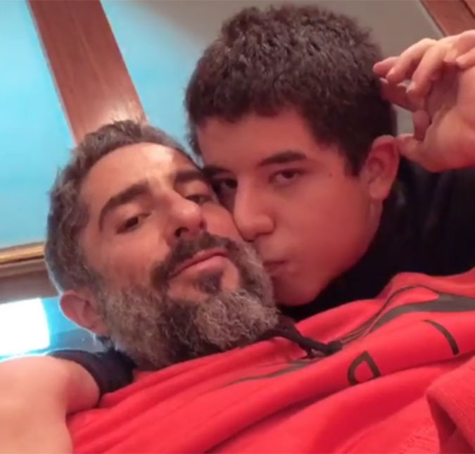 Marcos Mion posta vídeo carinhoso com o filho, Romeo, e volta a falar sobre autismo: <i>Um presente!</i>