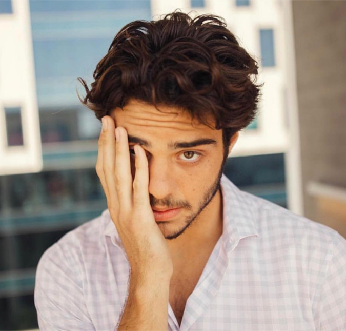 Em vídeo, Noah Centineo conta curiosidades e responde qual é sua ideia de encontro romântico!