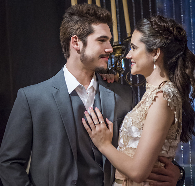 Nicolas Prattes conta como foi gravar cena com personagem de Juliana Paiva congelada!