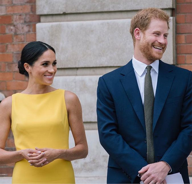 Jatinho em que Meghan Markle e príncipe Harry viajavam é atingido por raio