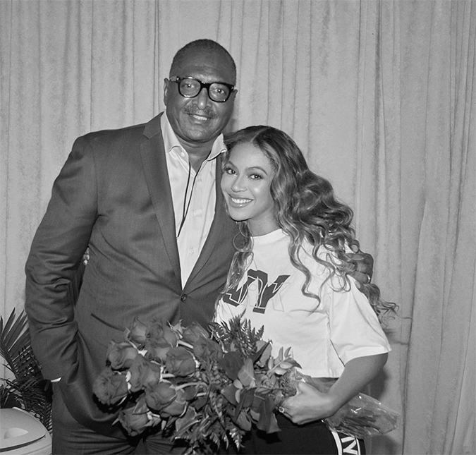 Beyoncé se reconcilia com o pai em bastidores de turnê
