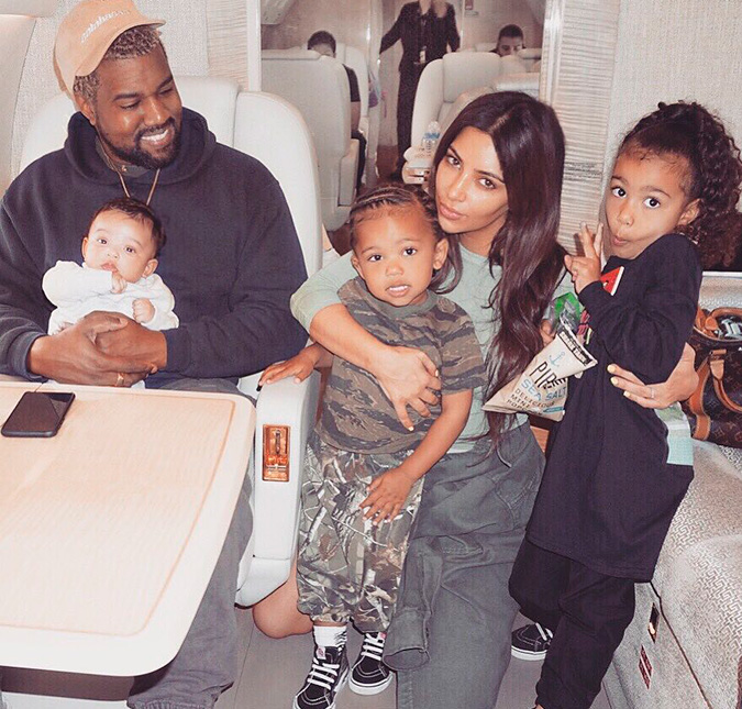 Kim Kardashian e sua família estariam preocupados com a ida de Kanye West à Casa Branca, diz <i>site</i>