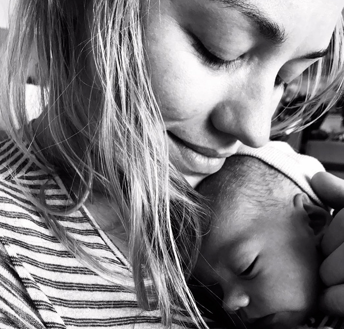 Yvonne Strahovski, atriz de <I>The Handmaid's Tale</i>, dá à luz seu primeiro filho