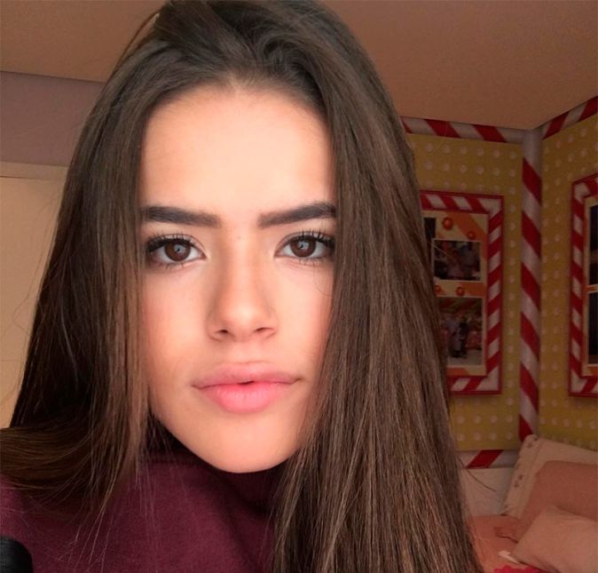E é melhor mesmo pensar duas vezes antes de falar o que quiser para Maisa, viu? Em outra oportunidade, uma seguidora a comparou com Larissa Manoela, dizendo o seguinte: Que menina mais chata!! Por que não cala a boca? Acha que está abafando com as respostinhas dela. Já foi grosseira com o Dudu, colega de trabalho dela. É muito irritante. Nunca será a @larimanoela!. Maisa manteve a pose e respondeu: Sim, até onde eu sei não dá para eu ser a Lari Manoela se eu sou a Maísa. Cara, é muito TRISTE ver a sociedade querendo comparar duas garotas diferentes que são amigas, só porque elas tem um destaque grande em suas profissões.