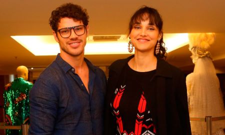 Débora Nascimento, José Loreto e mais famosos marcam presença na pré-estreia do filme <i>Chacrinha: O Velho Guerreiro</i>