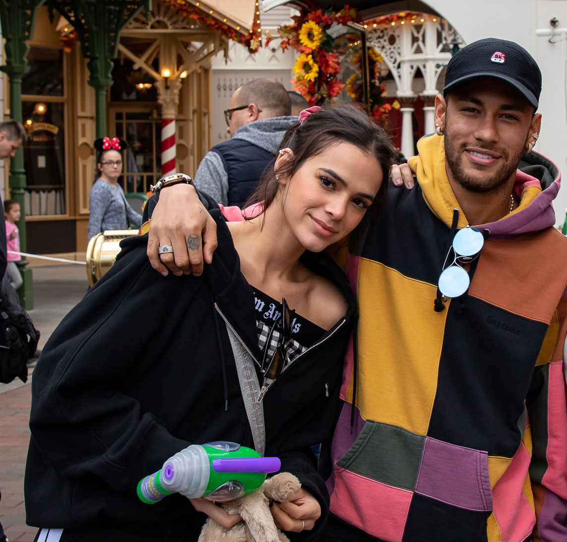 Neymar comenta notícia falsa sobre seu término com Bruna Marquezine: <i>Povo mal informado</i>