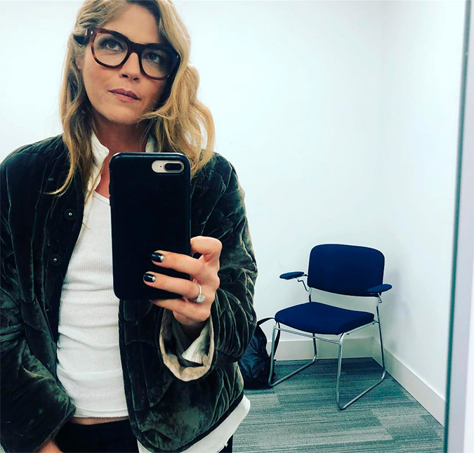Em texto comovente, Selma Blair revela sofrer de esclerose múltipla: <I>Estou debilitada</I>