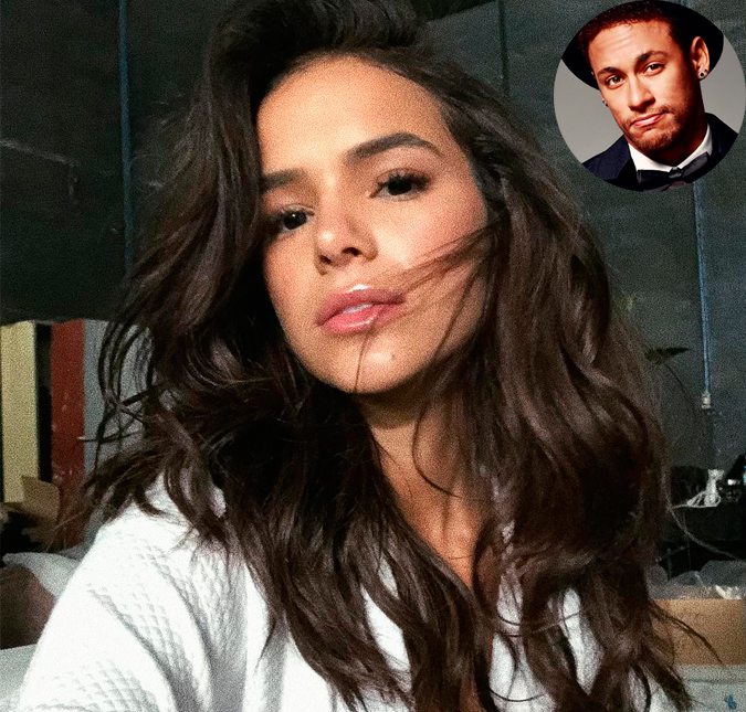 Após término, Bruna Marquezine curte comentário que critica amigo de Neymar