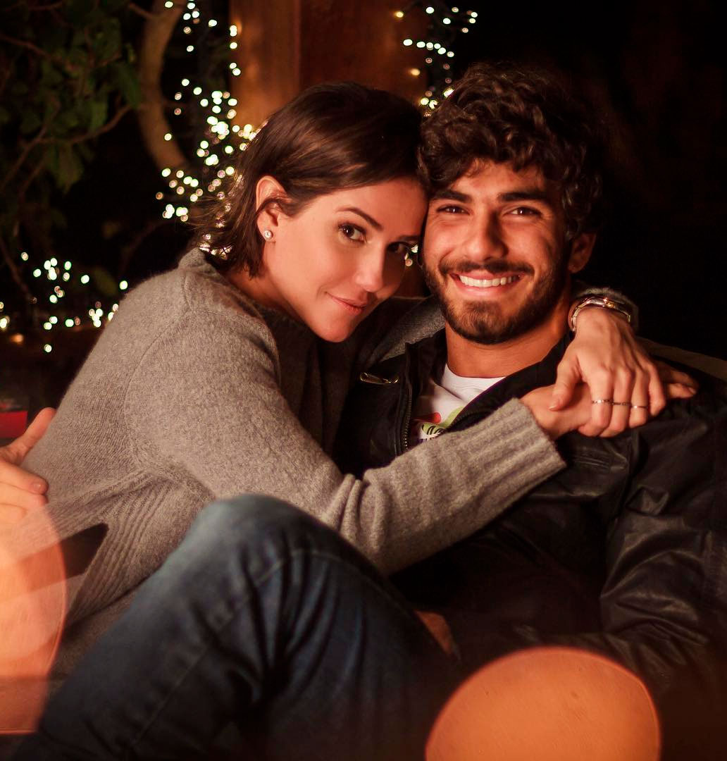 Hugo Moura fala de Deborah Secco e brinca: <i>- A gente já abriu a relação faz muito tempo</i>