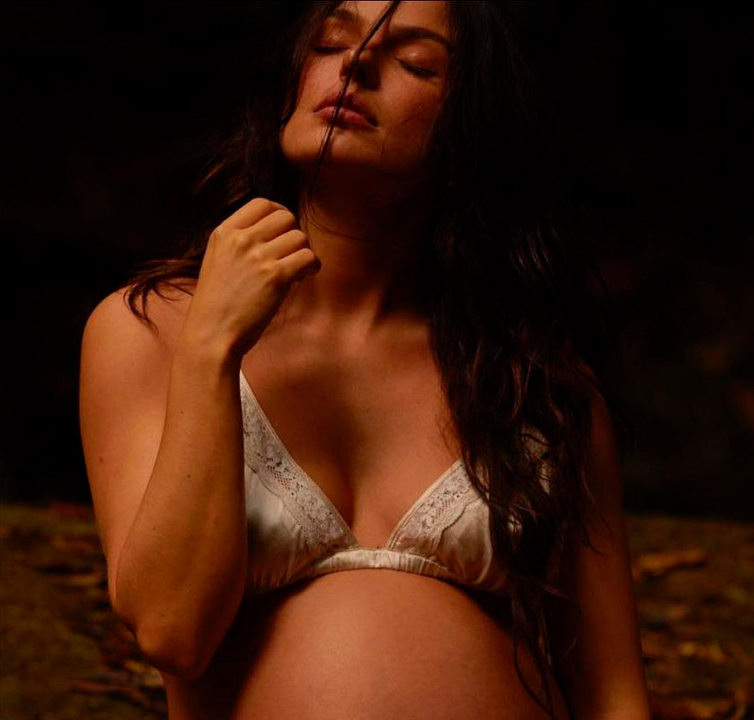 Isis Valverde comemora os nove meses de gestação com foto linda nas redes sociais