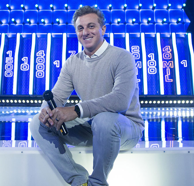 Luciano Huck realiza sonho de menino de 16 anos que queria desfilar uma coleção na <i>SPFW</i>!