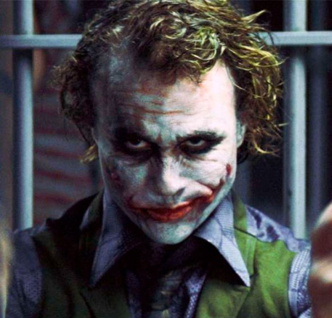 O terceiro Coringa foi interpretado por Heath Ledger de forma brilhante. Ele se entregou tanto ao personagem que documentou todos os seus esforços em um diário onde escrevia religiosamente. Além de ter estudado muito sobre a personalidade assassina do palhaço, Ledger consumiu diversas obras perturbadoras, como Laranja Mecânica, e forçou-se a dormir por apenas duas horas por noite. As filmagens de Batman: O Cavaleiro das Trevas terminaram no final de 2007, e em janeiro de 2008, Ledger foi encontrado morto em seu apartamento, aos 28 anos de idade, vítima de uma overdose de remédios. O longa foi lançado em julho de 2008 e o ator ganhou o Oscar e o Globo de Ouro de Melhor Ator Coadjuvante. Ao falar sobre a morte, Jack Nicholson apenas disparou um Eu avisei!, já que na época tinha ficado furioso com o fato de Ledger não lhe ter pedido conselhos para interpretar o Coringa. O terceiro Coringa foi interpretado por Heath Ledger de forma brilhante. Ele se entregou tanto ao personagem que documentou todos os seus esforços em um diário onde escrevia religiosamente. Além de ter estudado muito sobre a personalidade assassina do palhaço, Ledger consumiu diversas obras perturbadoras, como Laranja Mecânica, e forçou-se a dormir por apenas duas horas por noite. As filmagens de Batman: O Cavaleiro das Trevas terminaram no final de 2007, e em janeiro de 2008, Ledger foi encontrado morto em seu apartamento, aos 28 anos de idade, vítima de uma overdose de remédios. O longa foi lançado em julho de 2008 e o ator ganhou o Oscar e o Globo de Ouro de Melhor Ator Coadjuvante. Ao falar sobre a morte, Jack Nicholson apenas disparou um Eu avisei!, já que na época tinha ficado furioso com o fato de Ledger não lhe ter pedido conselhos para interpretar o Coringa.