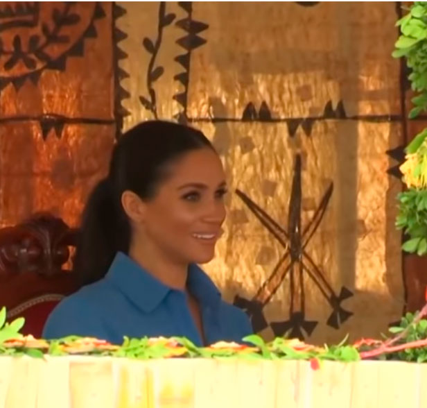 Meghan Markle cai na gargalhada devido a dança exótica - e esse vai ser o vídeo mais engraçado que você verá hoje!