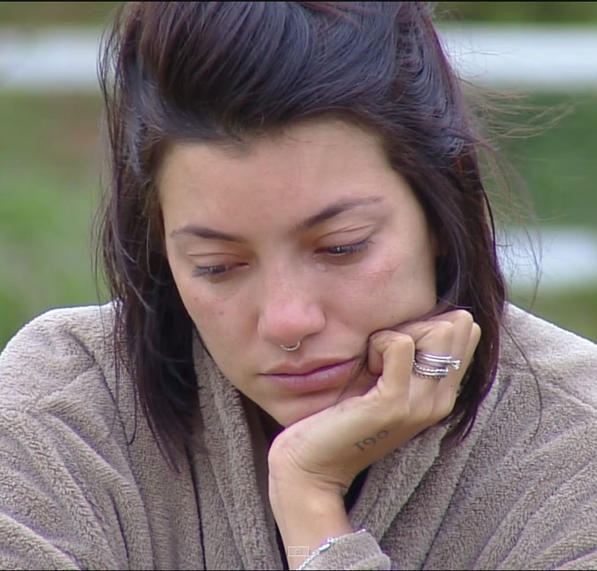 Gabi Prado chora após briga com Rafael Ilha em <i>A Fazenda</i> e declara: <i>- Eu quero ir pra casa</i>
