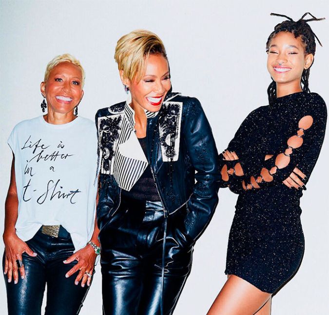 Willow Smith, a caçula do casal, revelou no Red Table Talk, para o choque de sua mãe e de sua avó, Adrienne, que ela se cortava quando era mais nova. Tudo teria começado aos dez anos de idade, quando ela lançou seu único hit: Whip My Hair: - Foi logo após a coisa do Whip My Hair e eu tinha parado de ter aulas de canto e estava em uma área cinza, tipo: Quem sou eu? Tenho um propósito? Tem algo que eu possa fazer além disso? Willow disse então que cancelou uma turnê e, em um ponto, se sentiu perdendo sua sanidade, e começou a se autoflagelar: - Depois disso tudo, eu estava meio cheia, ouvindo muita música sombria. Eu estava tão louca e nesse buraco negro, e me cortando. Sua mãe então interrompeu: - O quê? Sério? Eu não vi essa parte. Se cortando onde? E ela então responde que machucava seus braços - o que deixou todas emocionadas.