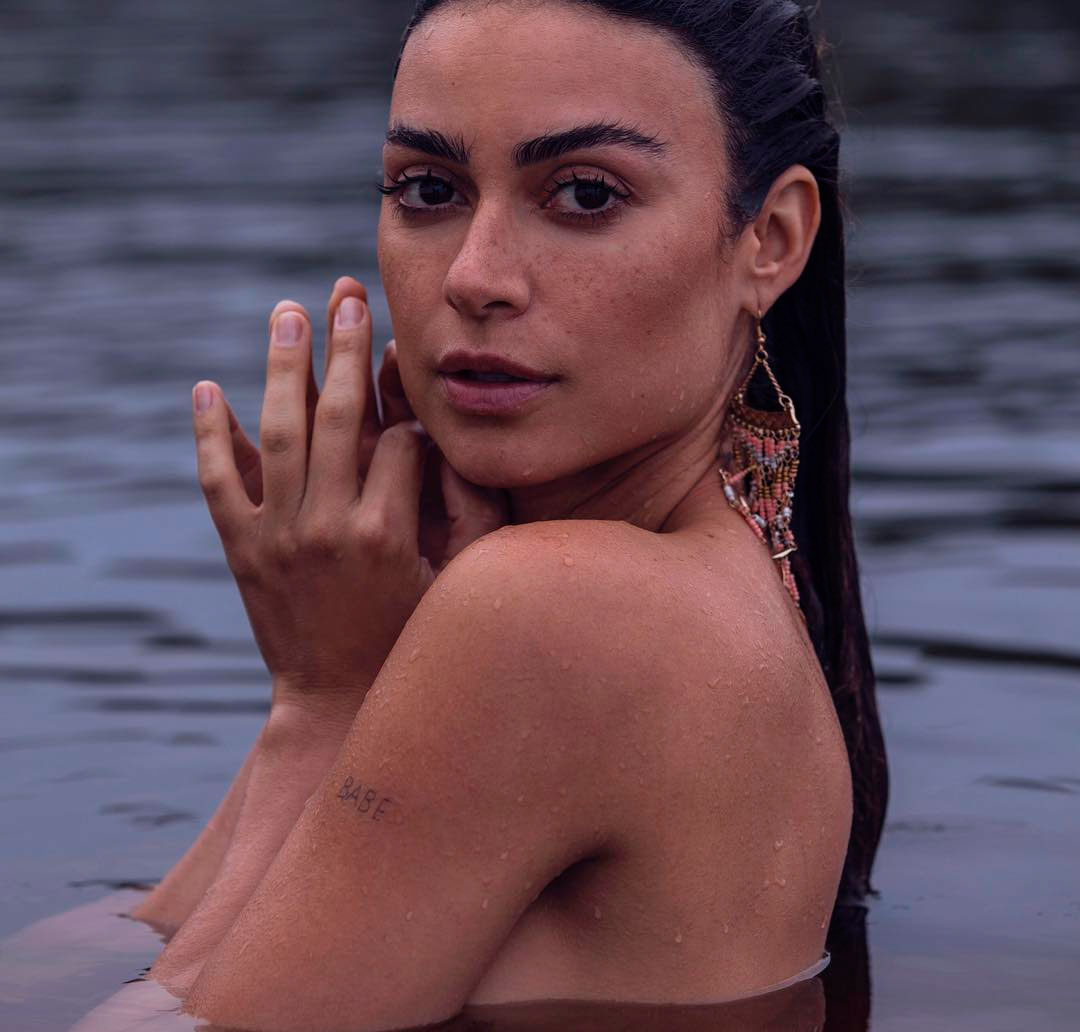 Thaila Ayala relembra primeira vez que entrou no mar: - <i>Morri afogada e fui ressuscitada</i>. Entenda!