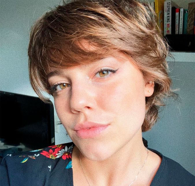 Ela também já publicou um desabafo sobre os desafios de ser mulher em uma sociedade como a nossa: Muitas pessoas não só não acham, como pensam que estão no direito de assediar e de abusar das mulheres. É por isso que ser mulher é f**a. Manas, recebam meu abraço porque a luta é difícil pra burro; tem um bando de gente dizendo que a gente não precisa do feminismo, mas a verdade é que A GENTE PRECISA, SIM. Porque do jeito que tá, não tá bom. E porque juntas, somos bem mais fortes. #chegadeassédio Ela também já publicou um desabafo sobre os desafios de ser mulher em uma sociedade como a nossa: Muitas pessoas não só não acham, como pensam que estão no direito de assediar e de abusar das mulheres. É por isso que ser mulher é f**a. Manas, recebam meu abraço porque a luta é difícil pra burro; tem um bando de gente dizendo que a gente não precisa do feminismo, mas a verdade é que A GENTE PRECISA, SIM. Porque do jeito que tá, não tá bom. E porque juntas, somos bem mais fortes. #chegadeassédio