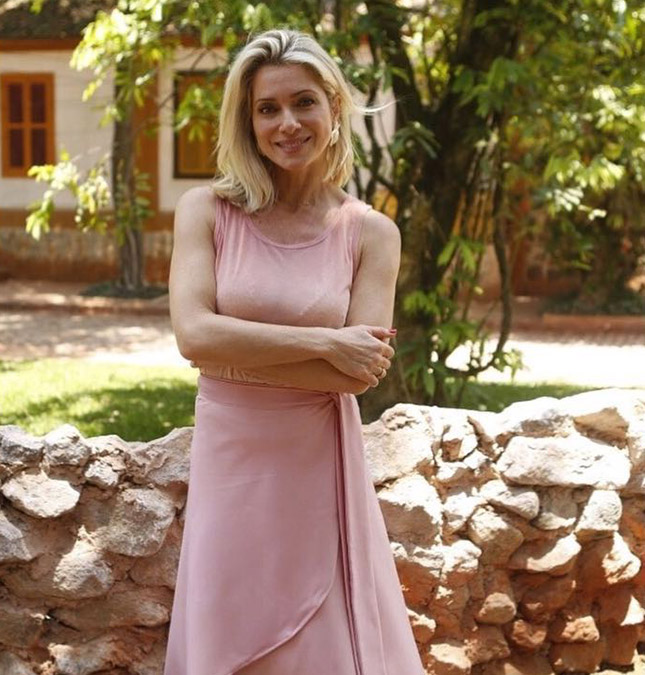 Letícia Spiller brinca sobre novo visual : - <i>Fiquei parecendo um calango</i>