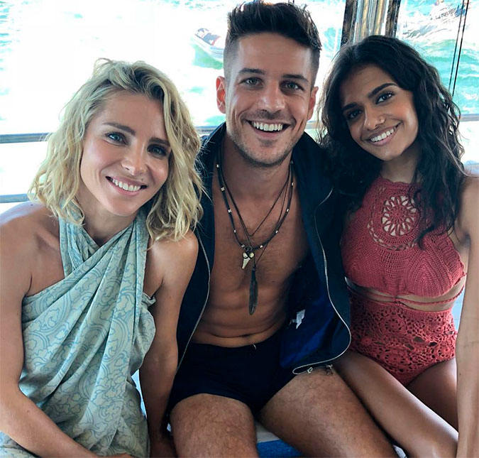 Marco Pigossi posa com Elsa Pataky e Madeleine Madden para avisar que série da <I>Netflix</i> está chegando!