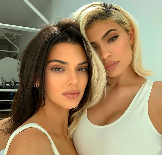 Kendall Jenner relembra infância ao lado da irmã, Kylie: <I>- Passava muitos dias chorando</I>