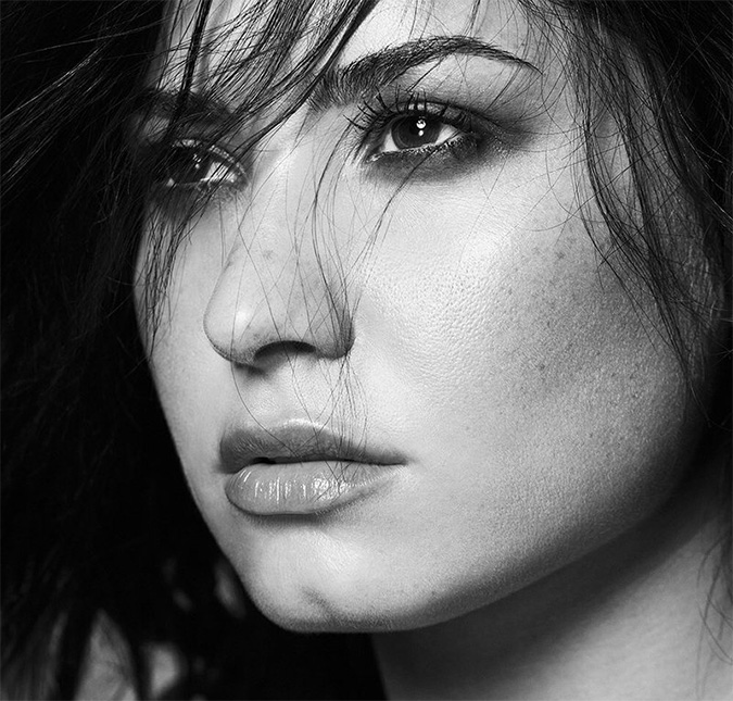 Demi Lovato é fotografada fora da <I>rehab</I> pela primeira vez, veja