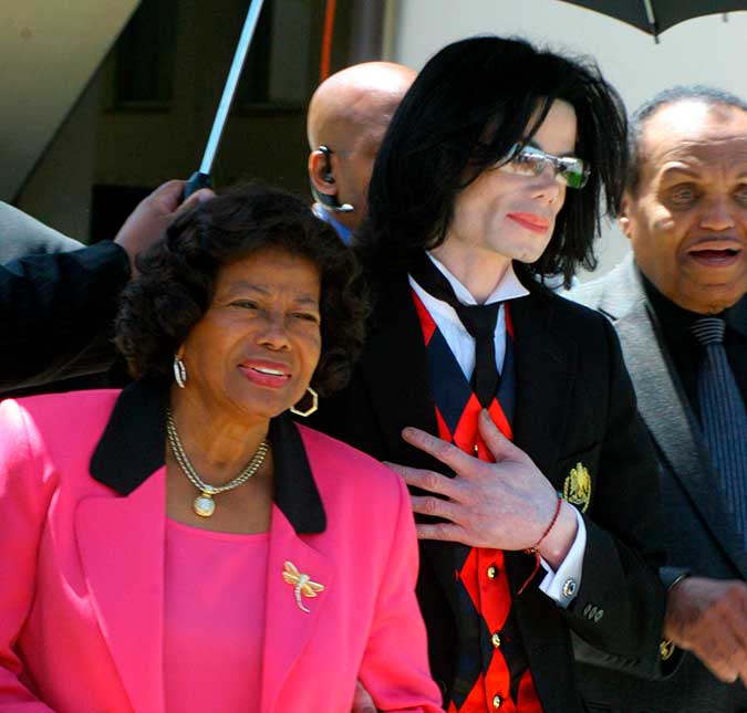Mãe de Michael Jackson teria sofrido segundo derrame e está em depressão, diz <i>site</i>