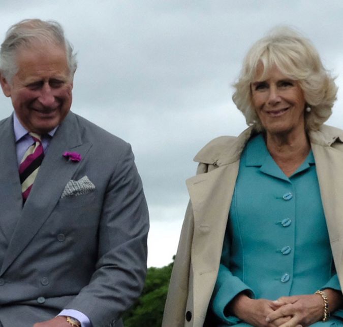 O casamento oficial dos dois só veio mesmo em 2005 e, como Diana era muito querida entre o povo britânico, Camilla não usou o título de Princesa de Gales, mas sim, Duquesa da Cornualha, como é conhecida até hoje.