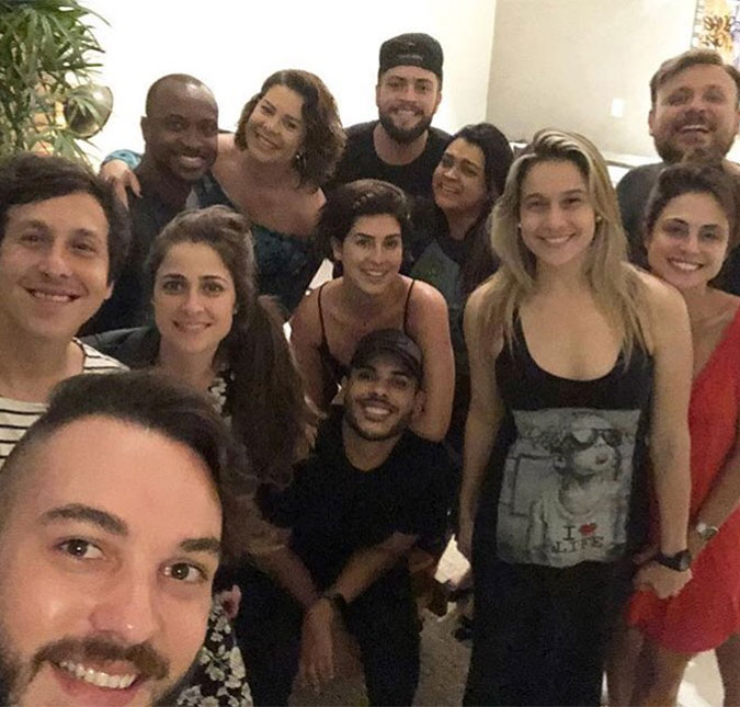 Bruna Marquezine lamenta ausência em jantar com Fernanda Gentil: <i>Não deu pra ir</i>