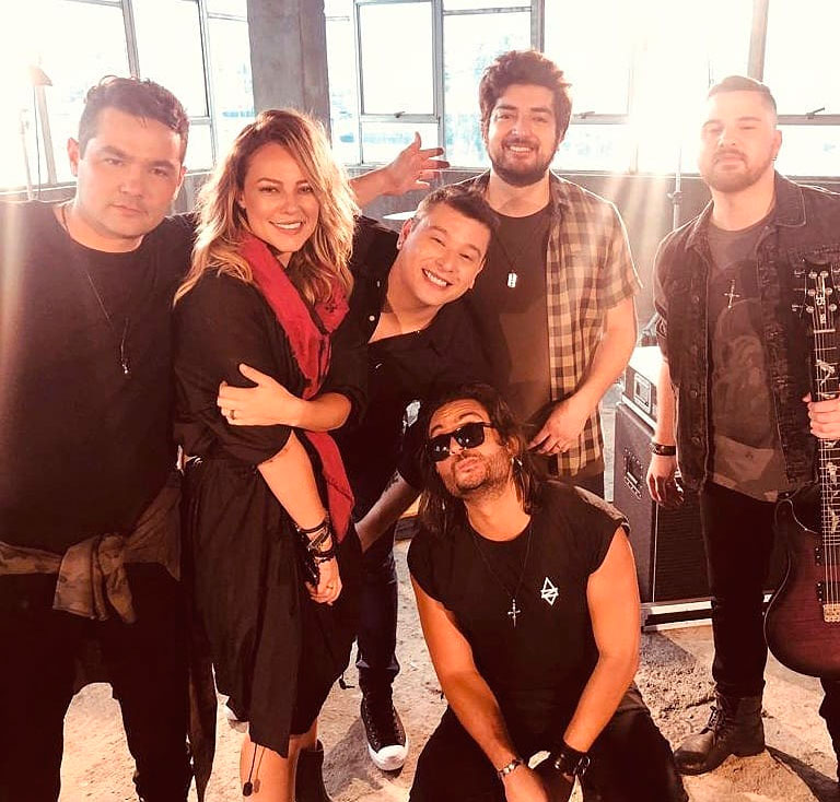 Paolla Oliveira estreia como cantora em clipe da banda do irmão, assista!